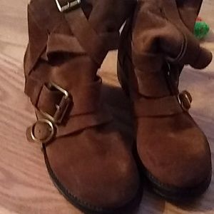 Lucky Brand suede side buckles low boots size 8.5
